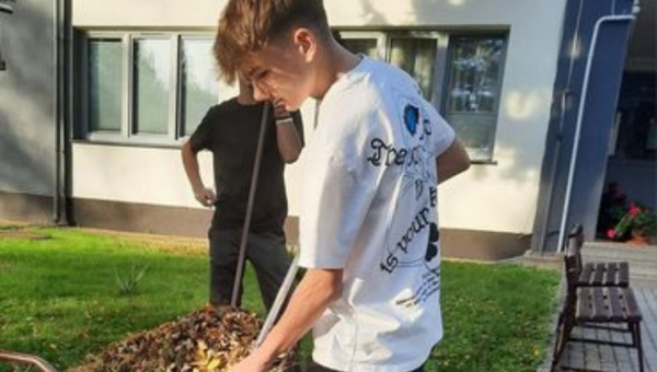 Upiększanie terenu wokół Bursy